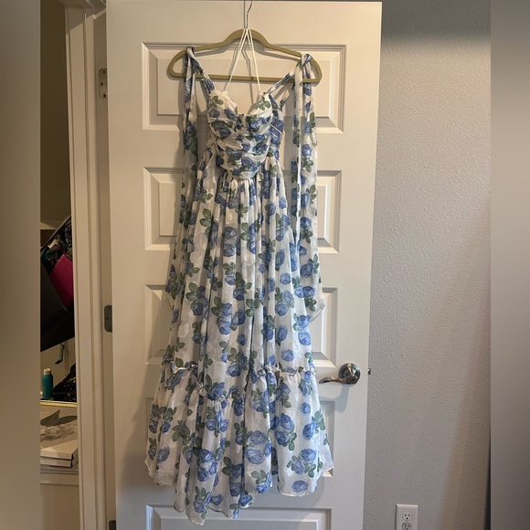White Blue Floral Dress - NWOT - size large - Picture 2 of 5